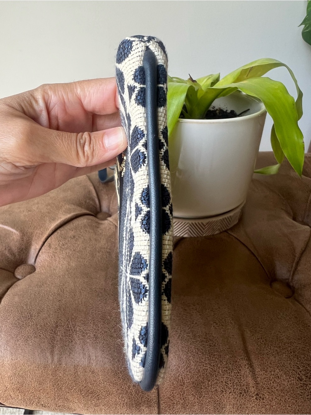 kate spade Navy & Cream Floral Stripe Wristlet Limited Edition Like New - Picture 3 of 8